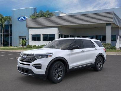 New 2024 Ford Explorer XLT w/ Equipment Group 202A