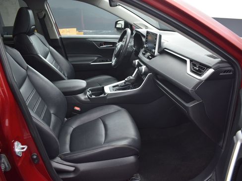 Used 2021 Toyota RAV4 XLE Premium AWD/4WD image 10
