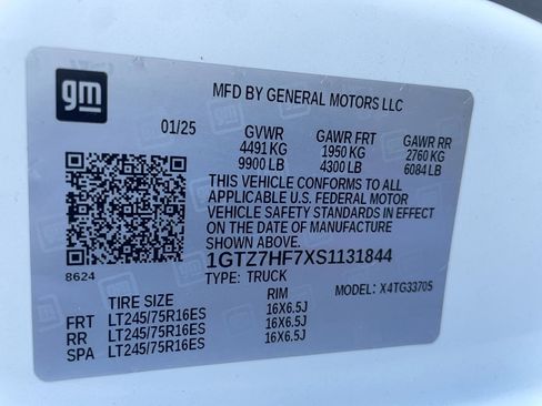 Used 2025 GMC Savana 3500 Extended RWD image 18