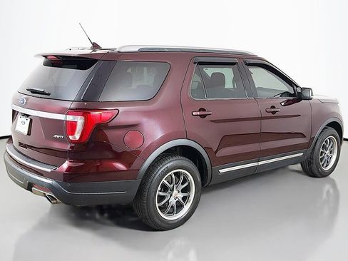 Used 2018 Ford Explorer XLT w/ Equipment Group 202A AWD/4WD image 13