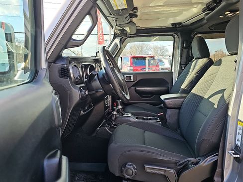 Used 2020 Jeep Gladiator Sport w/ Quick Order Package 24S image 13