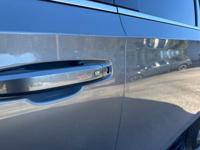 Used 2021 Chevrolet Suburban LT RWD image 11