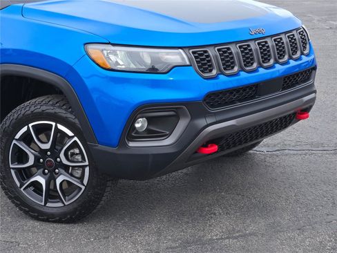 Certified 2025 Jeep Compass Trailhawk image 2