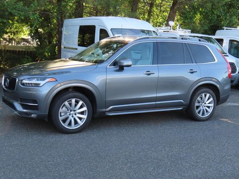 Used 2017 Volvo XC90 T6 Momentum w/ Vision Package AWD/4WD image 2