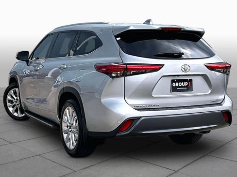 Used 2023 Toyota Highlander Limited FWD image 12