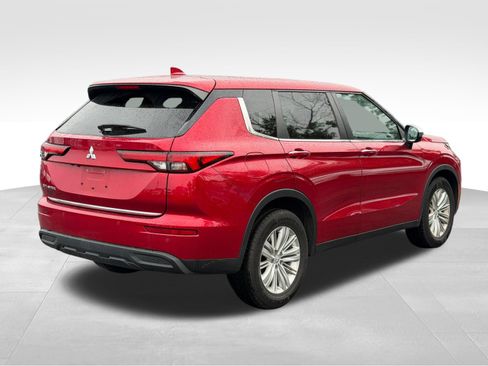 Used 2022 Mitsubishi Outlander ES AWD/4WD image 3