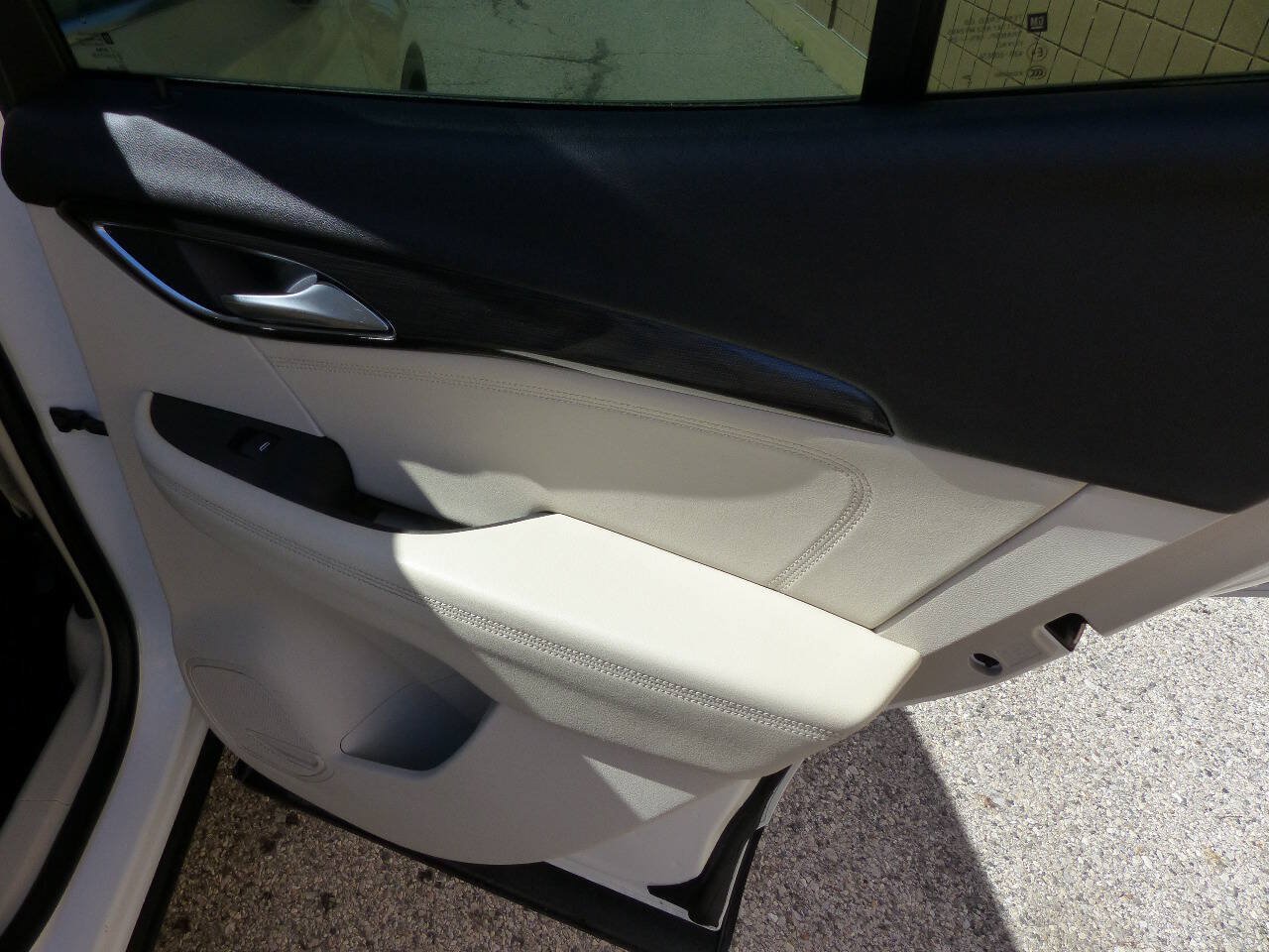 Used 2021 Buick Envision Essence FWD image 27