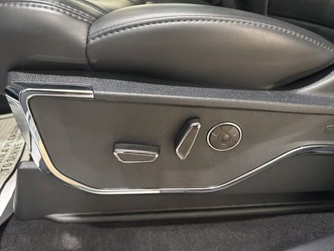 Used 2025 Ford F150 Platinum w/ Equipment Group 702A High image 29