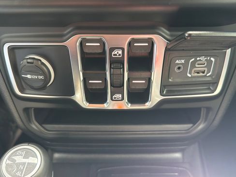 Used 2021 Jeep Wrangler Unlimited Sahara AWD/4WD image 45
