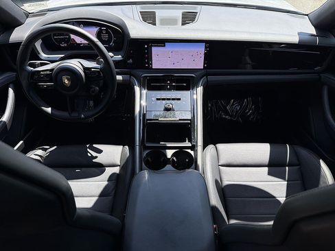 Used 2024 Porsche Panamera image 20