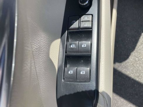 Used 2020 Toyota Camry XLE FWD image 16