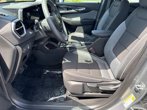 Used 2025 Chevrolet TrailBlazer LS w/ LS Confidence Package FWD image 24