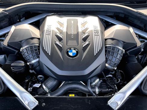 Used 2022 BMW X7 M50i w/ Luxury Seating Package image 32