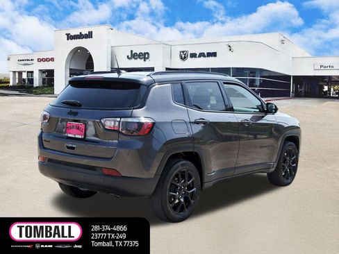 Used 2023 Jeep Compass Latitude AWD/4WD image 7