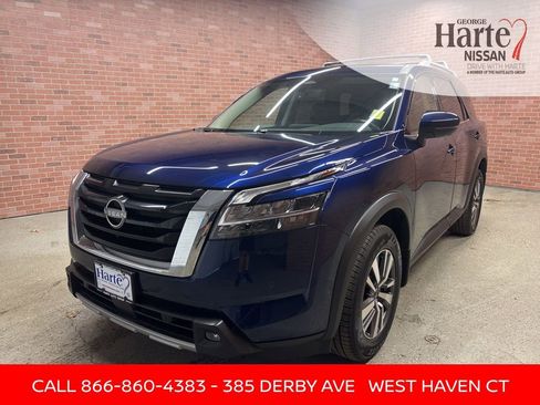 Certified 2023 Nissan Pathfinder SL image 3