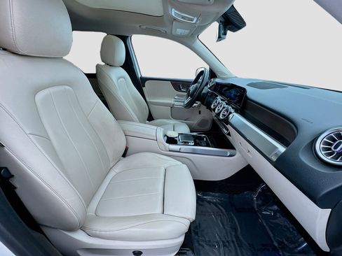 Used 2020 Mercedes-Benz GLB 250 4MATIC w/ Premium Package image 20