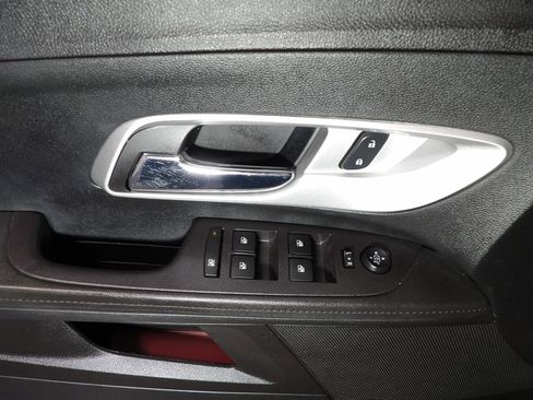 Used 2017 Chevrolet Equinox LT image 7