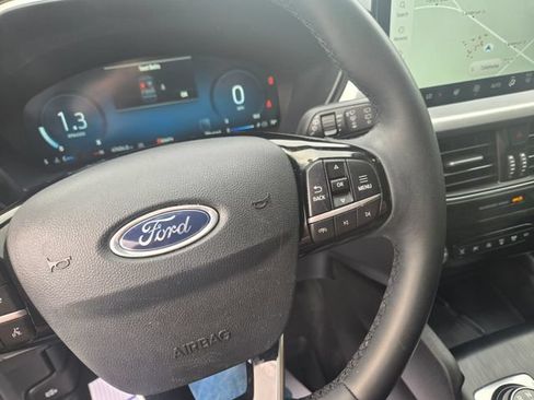 Used 2023 Ford Escape Platinum AWD/4WD image 16