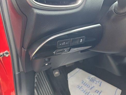 Used 2020 Toyota Prius Prime XLE image 19