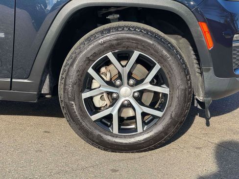 Used 2023 Jeep Grand Cherokee Limited image 6