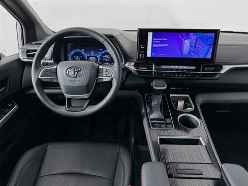 Certified 2025 Toyota Sienna XSE image 23