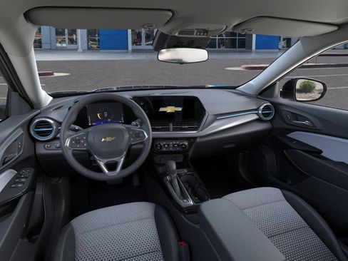 Used 2026 Chevrolet Trax LT w/ LT Convenience Package FWD image 16
