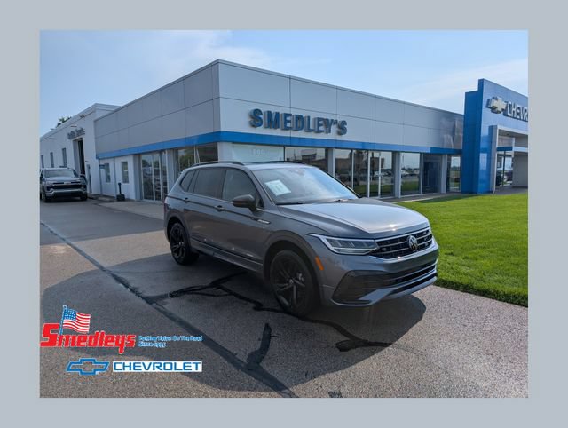 Used 2024 Volkswagen Tiguan SE R-Line AWD/4WD image 1