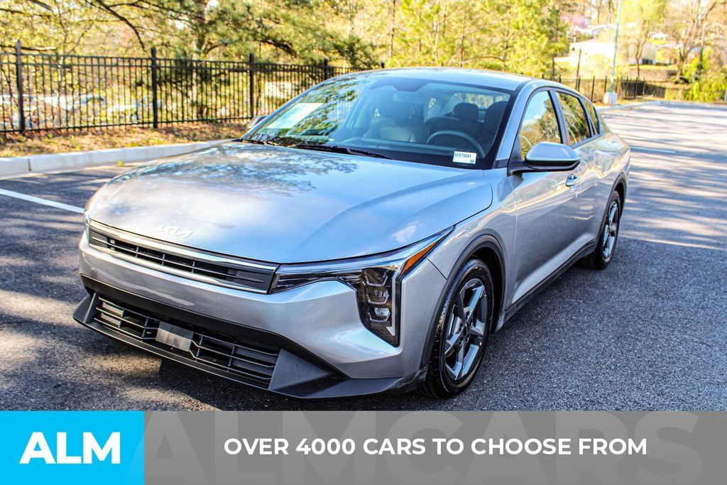 Used 2025 Kia K4 FWD image 2