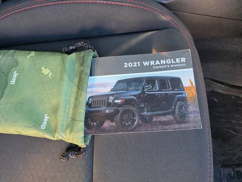 Used 2021 Jeep Wrangler Rubicon w/ Safety Group AWD/4WD image 30