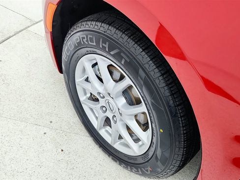 Used 2024 Chrysler Voyager LX image 25