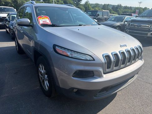 Used 2016 Jeep Cherokee Latitude AWD/4WD image 1