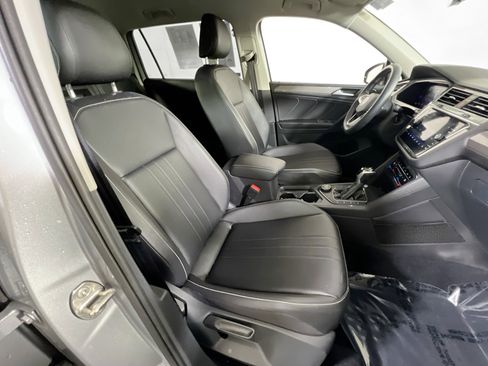 Used 2022 Volkswagen Tiguan SE image 25