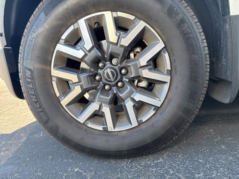 Used 2023 Nissan Frontier SV w/ SV Convenience Package image 7