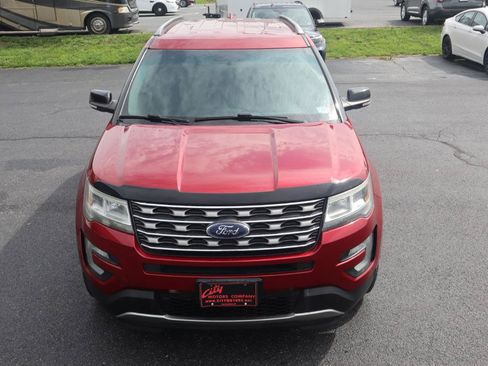 Used 2017 Ford Explorer XLT w/ Equipment Group 201A AWD/4WD image 4