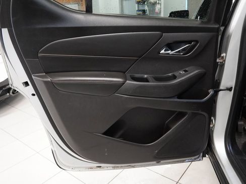 Used 2018 Chevrolet Traverse LT image 24