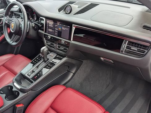 Used 2024 Porsche Macan image 13