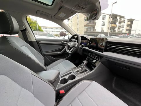 New 2025 Volkswagen Jetta SE image 18