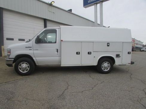 Used 2016 Ford E-350 and Econoline 350 Super Duty w/ Power Windows & Locks Group image 2