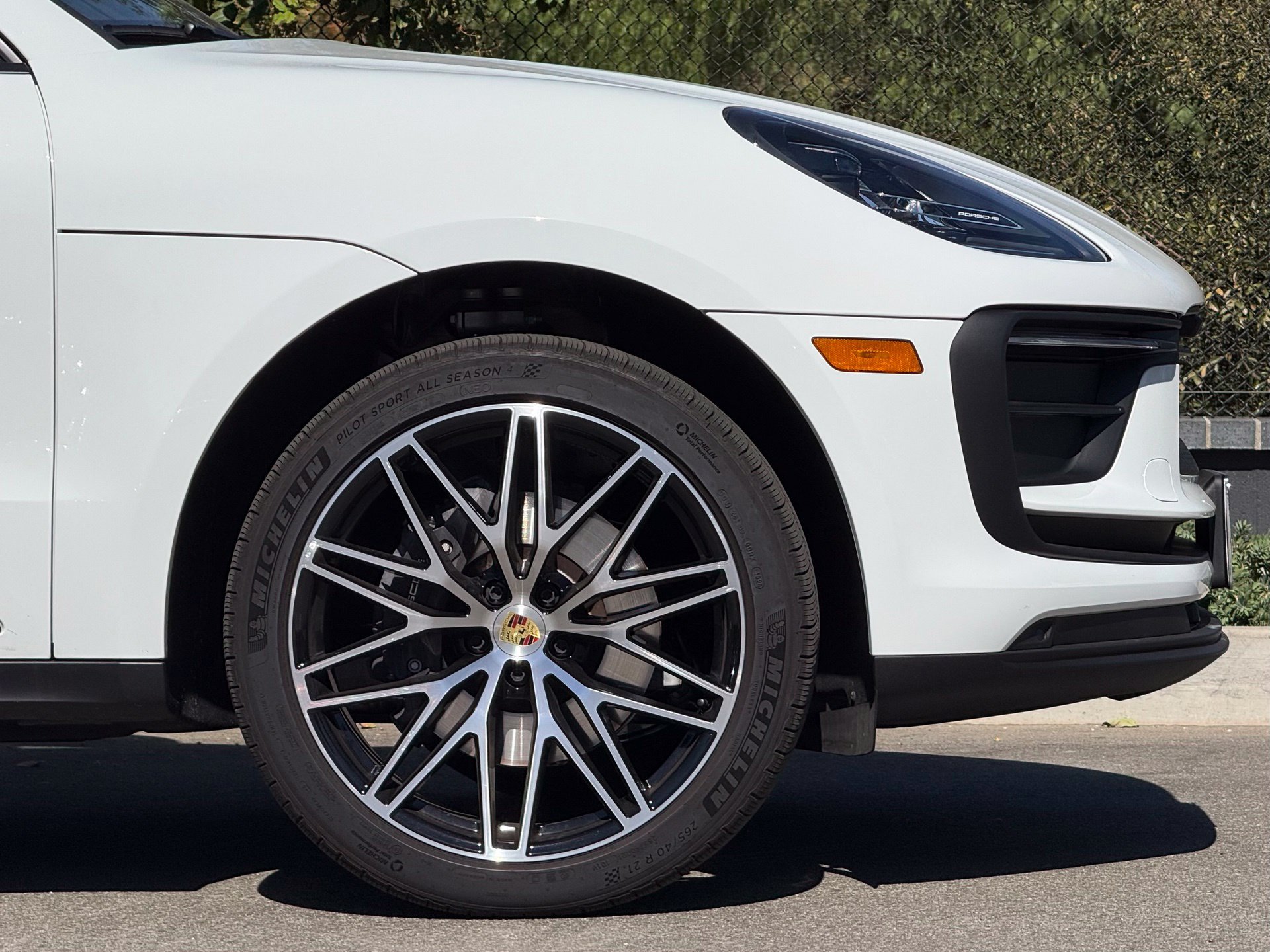 Used 2026 Porsche Macan AWD/4WD image 12
