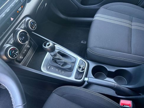 Used 2025 Hyundai Venue SEL image 41