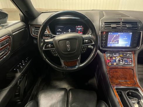 Used 2019 Lincoln Continental Select w/ Continental Climate Package image 13