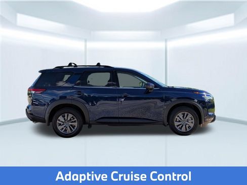 Certified 2025 Nissan Pathfinder SV w/ Black Appearance Package FWD image 9