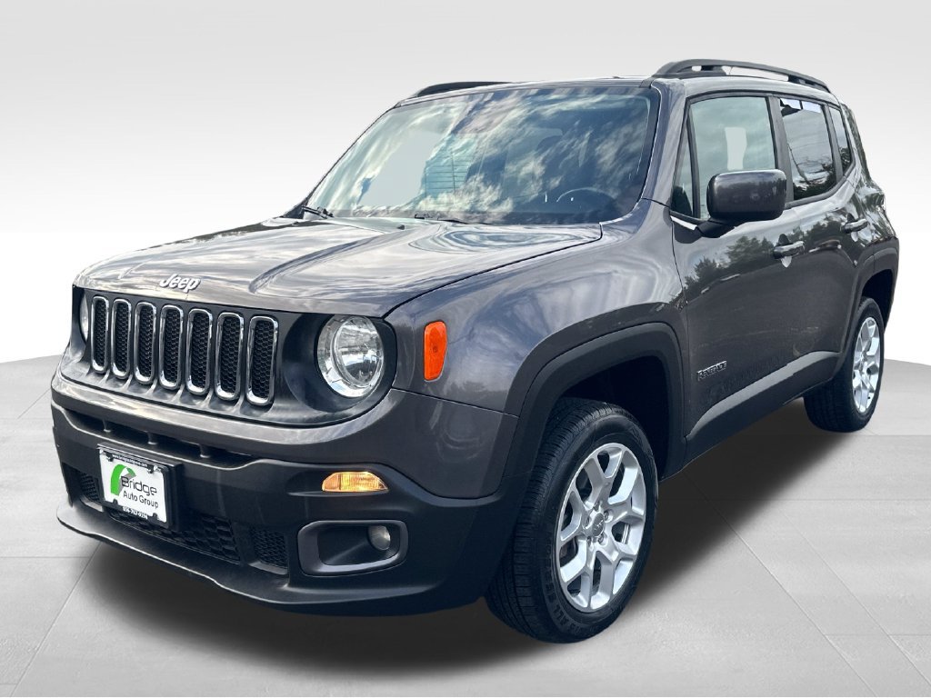 Used 2017 Jeep Renegade Latitude w/ Cold Weather Group AWD/4WD image 3