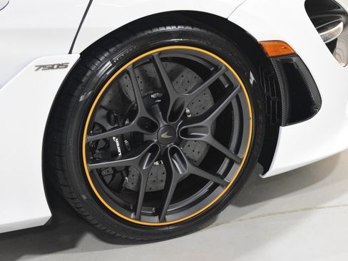 New 2026 McLaren 750S image 18