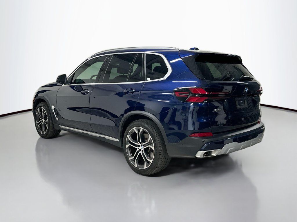 Used 2025 BMW X5 xDrive40i AWD/4WD image 3