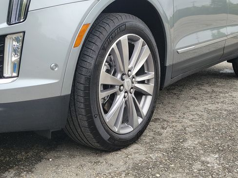 Certified 2025 Cadillac XT5 Premium Luxury w/ Technology Package AWD/4WD image 12