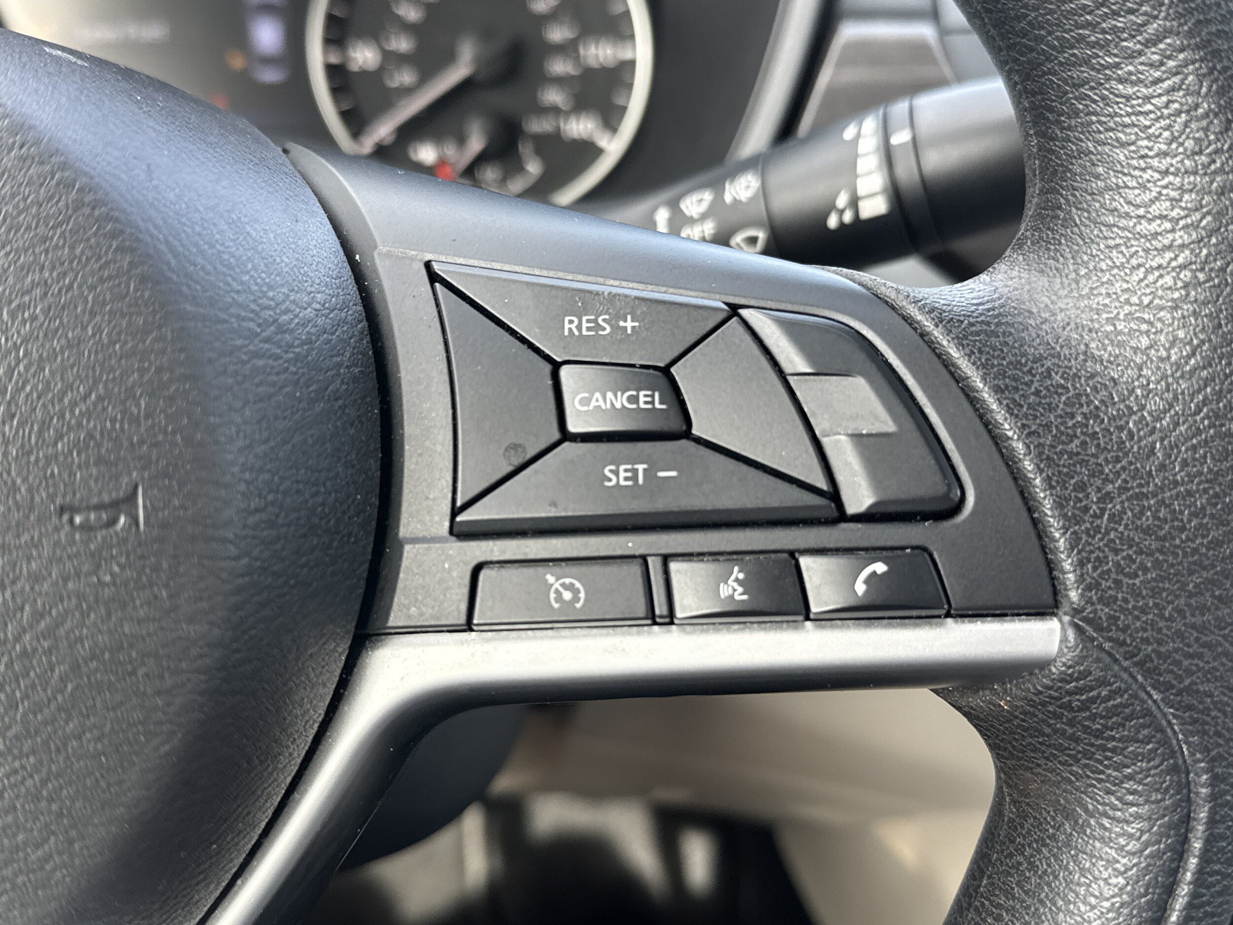 Used 2025 Nissan Altima 2.5 SV FWD image 32