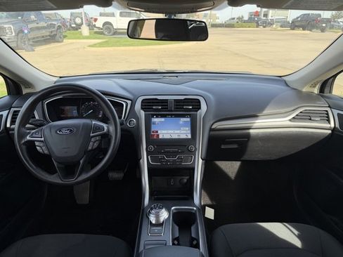 Certified 2017 Ford Fusion SE w/ Fusion SE Technology Package image 21