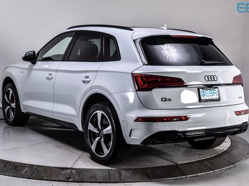 Used 2024 Audi Q5 2.0T Prestige w/ Prestige Package image 4