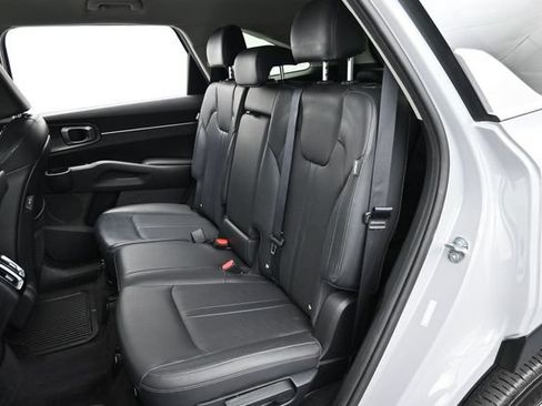 Used 2025 Kia Sorento S FWD image 28
